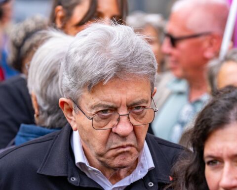 La France insoumise demande l'examen immédiat de sa motion de destitution d'Emmanuel Macron