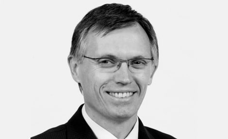 « La France, une société en déclin selon Carlos Tavares : un appel à la réflexion pour un pays en quête de repères »