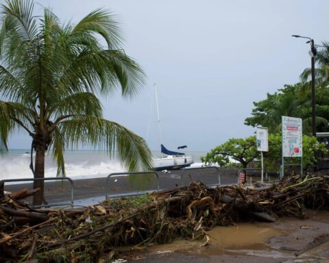 La Guadeloupe placée en vigilance rouge, la Martinique en vigilance orange face à la tempête tropicale Jerry