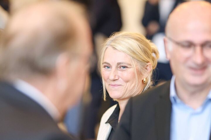 La ministre de la Santé, Stéphanie Rist, face à des accusations de liens avec les laboratoires pharmaceutiques