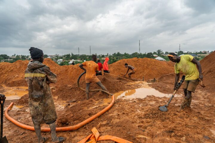 La nouvelle ruée vers l'or en Afrique de l'Ouest : enjeux économiques et environnementaux en jeu