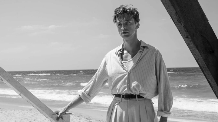 La sortie au cinéma de « L'Étranger » de François Ozon prévue pour le 29 octobre 2025