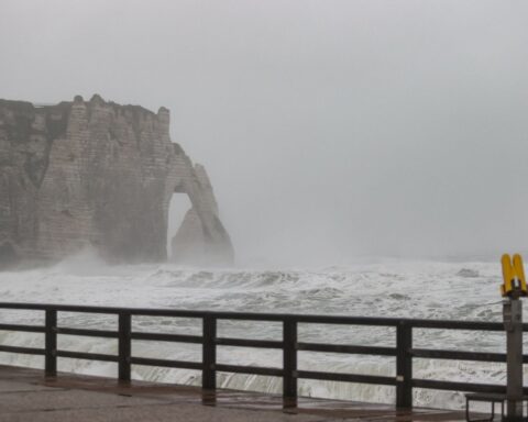 La tempête Amy fait deux victimes en France : un noyé à Etretat et un mort dans l’Aisne