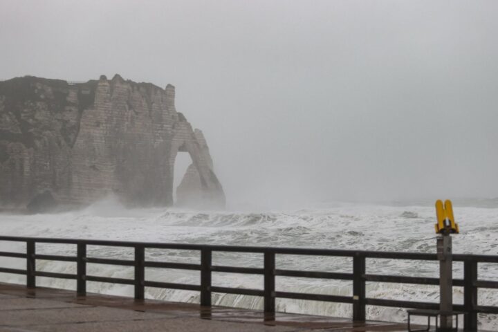 La tempête Amy fait deux victimes en France : un noyé à Etretat et un mort dans l’Aisne
