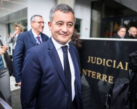 La visite controversée de Gérald Darmanin à Nicolas Sarkozy en prison prévue prochainement