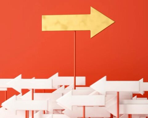 Le Bitcoin chute en dessous de 113 000 $ alors que les actions atteignent des sommets historiques; Bitfinex prévoit une poursuite de la vente