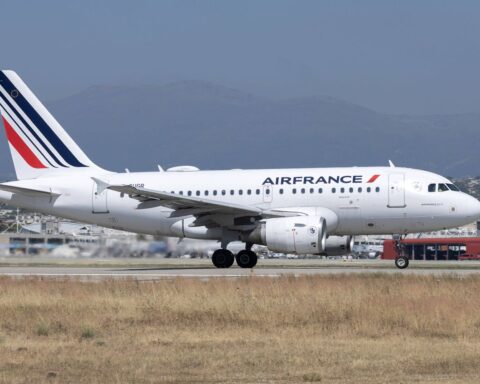 Le gouvernement français envisage de prélever sur les fonds des aéroports pour son budget 2026