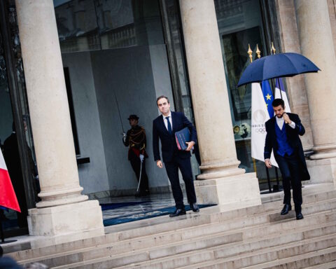 Le gouvernement Lecornu déjà menacé de renversement par la gauche et l'extrême droite