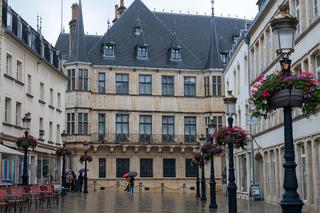 Le Grand-Duc Guillaume V prêt à régner sur le Luxembourg lors de la cérémonie d'intronisation