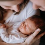 Le nouveau congé de naissance en France : jusqu'à deux mois supplémentaires pour les parents