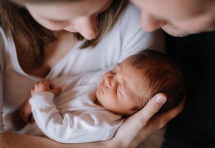 Le nouveau congé de naissance en France : jusqu'à deux mois supplémentaires pour les parents