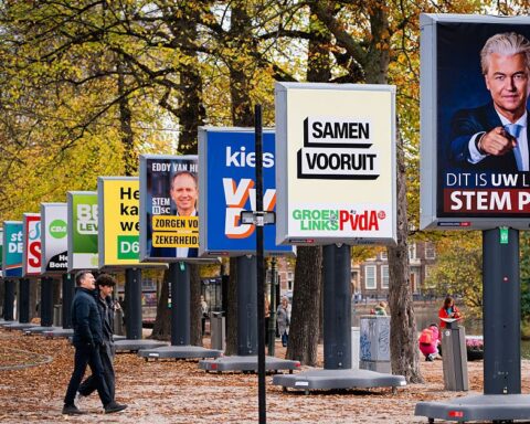 Le parti d'extrême droite de Wilders en tête de la course électorale néerlandaise avant le scrutin du 29 octobre
