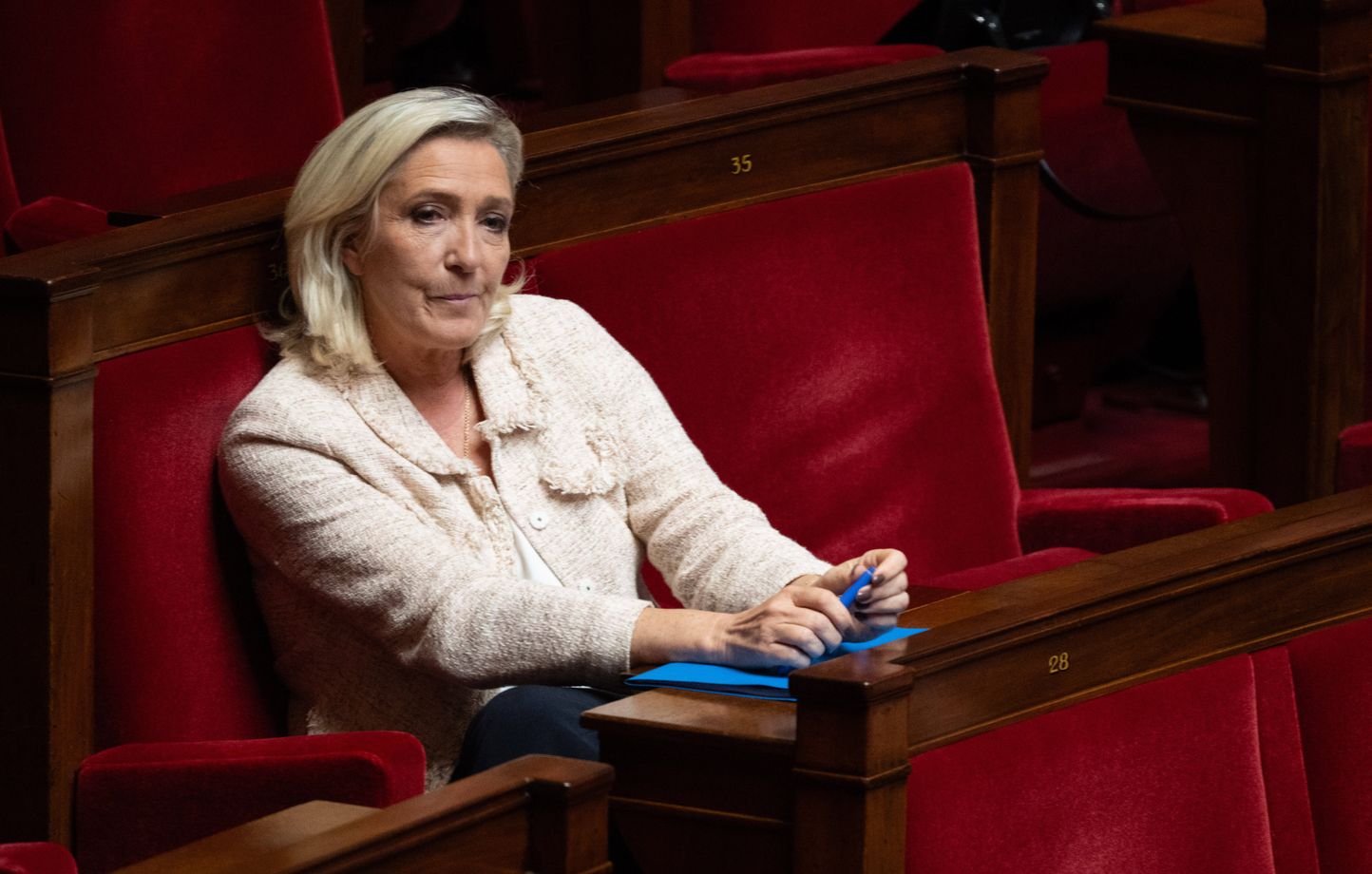 Le Pen exige des garanties sur la suspension de la réforme des retraites avant l'examen budgétaire