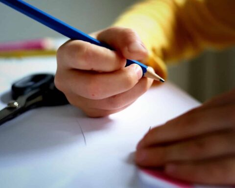 Le projet de budget 2026 annonce la suppression de 4 000 postes d'enseignants.