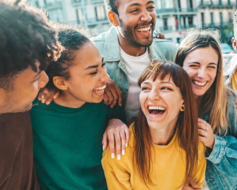 Le rire, prouvé bénéfique pour la santé, selon des études scientifiques