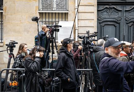 Le traitement de l'actualité politique par franceinfo en période de crise