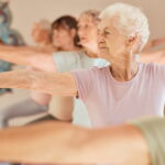 Le yoga Iyengar pourrait accroître de 33 % le risque de chutes chez les seniors