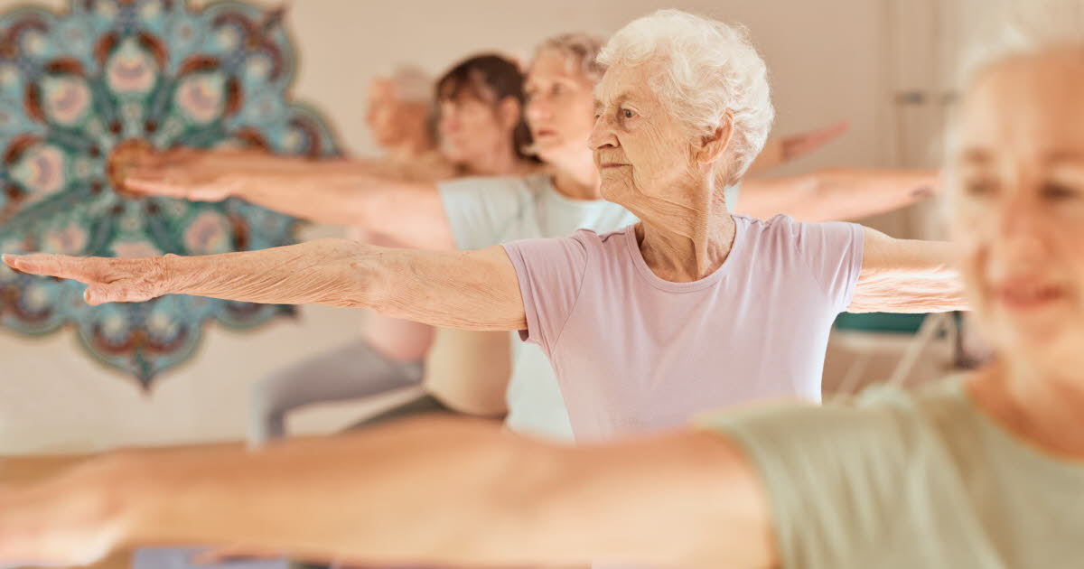 Le yoga Iyengar pourrait accroître de 33 % le risque de chutes chez les seniors