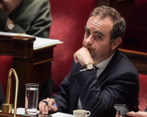 Lecornu reconnaît un décalage avec ses choix sur la suspension de la réforme des retraites