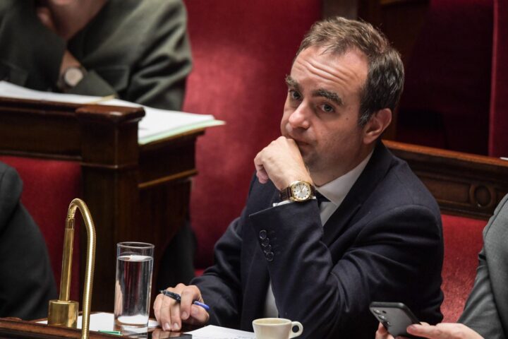 Lecornu reconnaît un décalage avec ses choix sur la suspension de la réforme des retraites