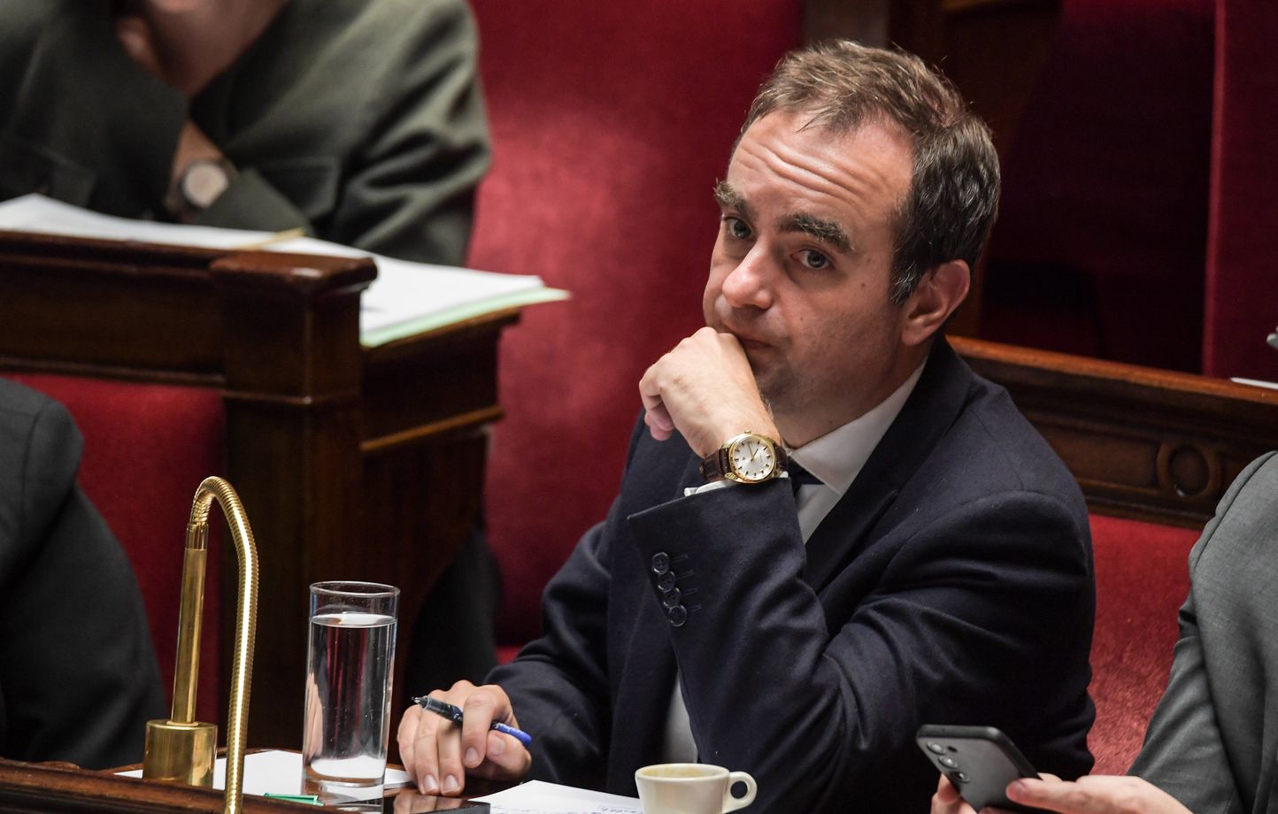 Lecornu reconnaît un décalage avec ses choix sur la suspension de la réforme des retraites