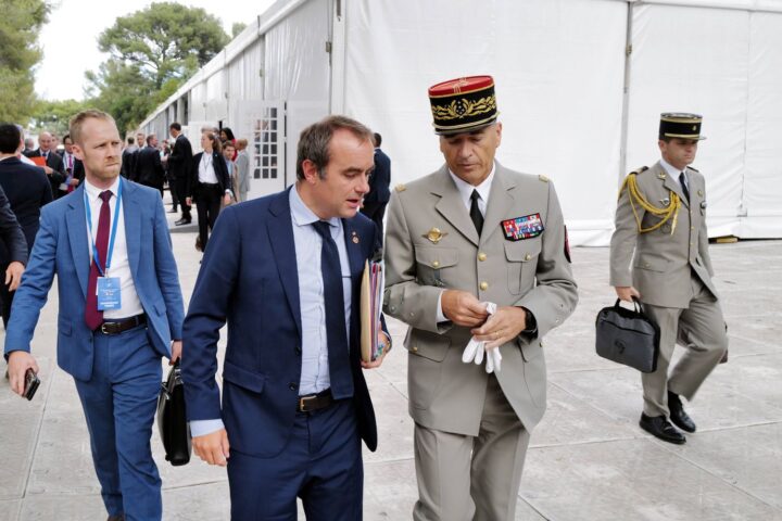 Lecornu soutient l'augmentation du budget militaire face aux enjeux économiques et à la menace russe