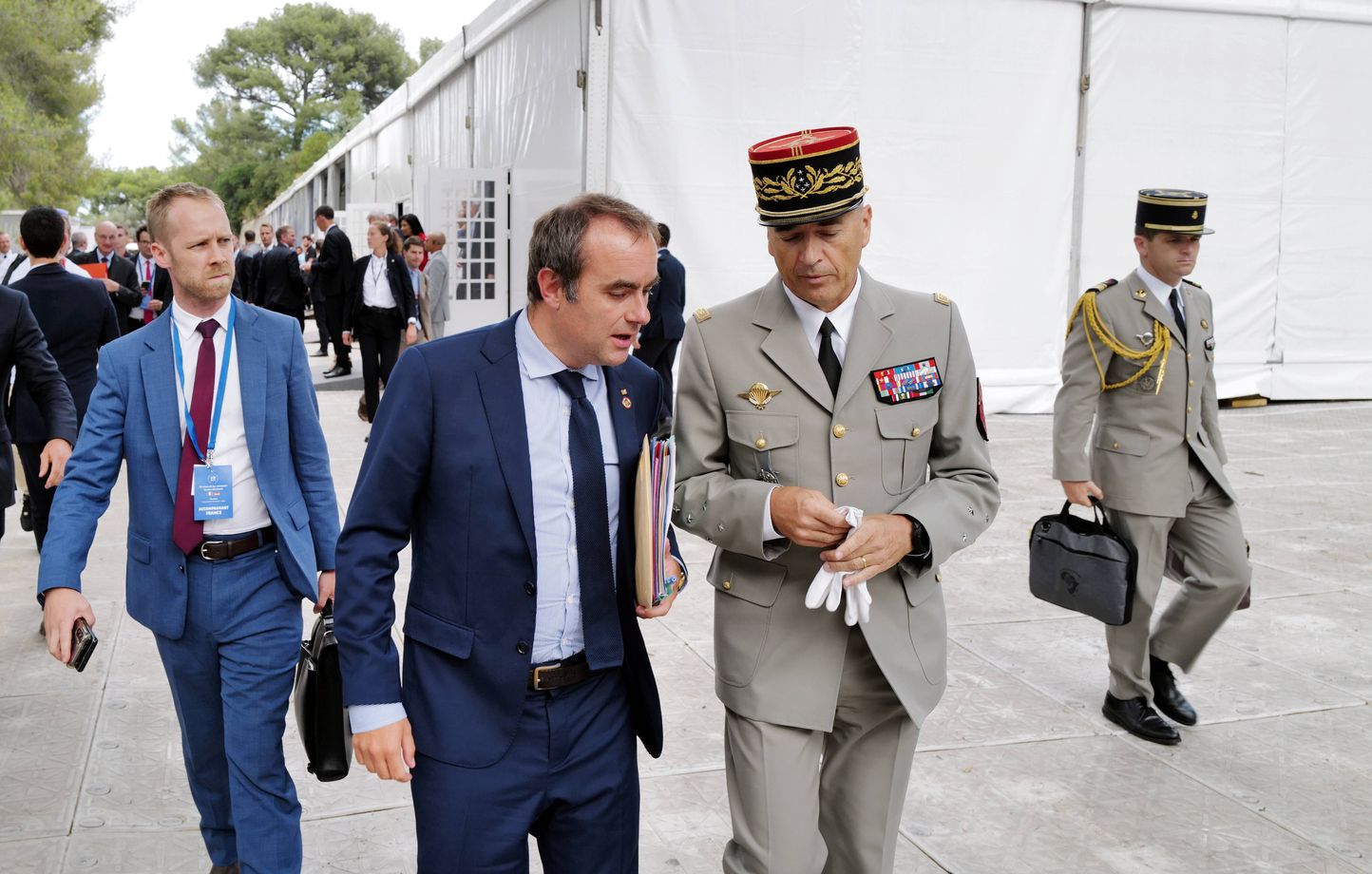 Lecornu soutient l'augmentation du budget militaire face aux enjeux économiques et à la menace russe