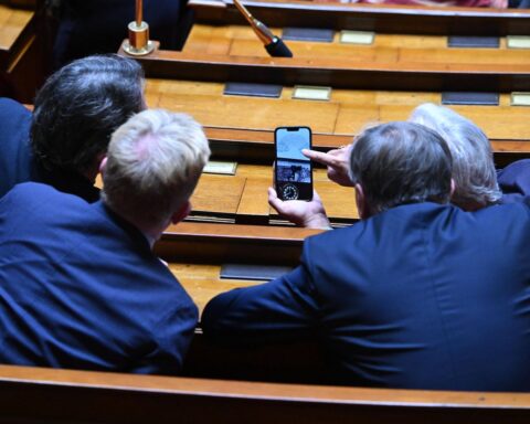 Les députés rejettent la motion de censure, Lecornu maintient son poste malgré une majorité requise non atteinte