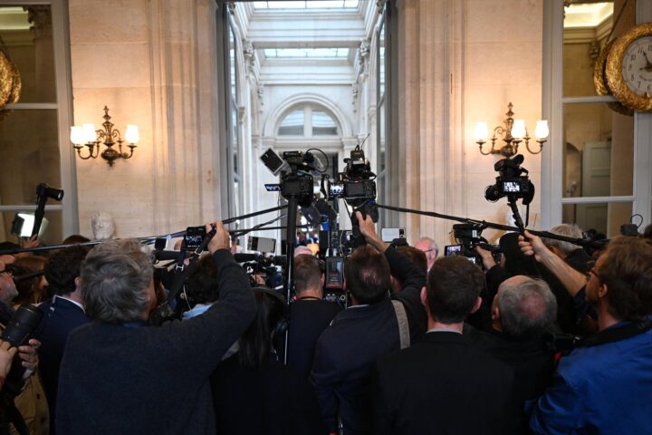 Les députés votent pour réduire la niche fiscale des journalistes en débattant du budget 2026