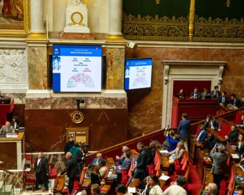 Les députés votent une hausse de la surtaxe sur les bénéfices des grandes entreprises pour le budget 2026