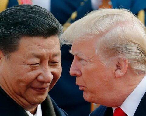 Les États-Unis et la Chine ravivent les tensions commerciales avec de nouveaux tarifs et contrôles à l'exportation