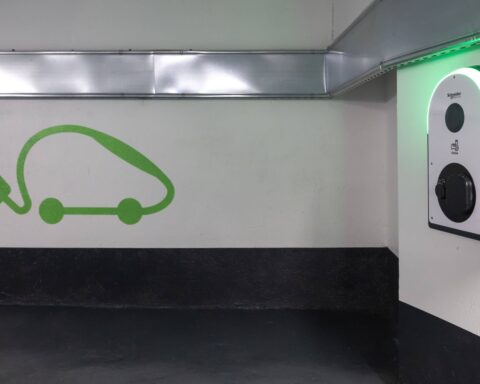 Les hybrides rechargeables, un désastre écologique : des coûts cachés révèlent de sévères déceptions