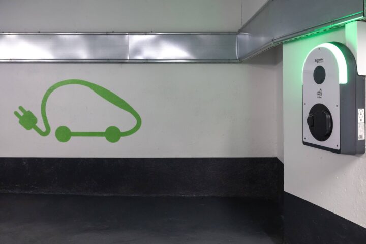Les hybrides rechargeables, un désastre écologique : des coûts cachés révèlent de sévères déceptions
