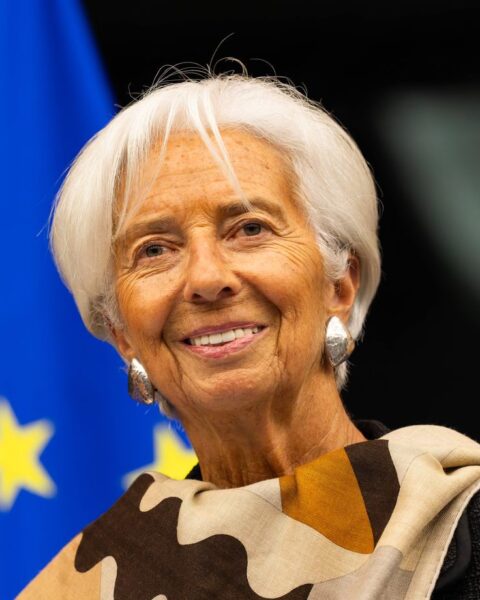 Les institutions européennes surveillent de près la crise politique en France, selon Lagarde
