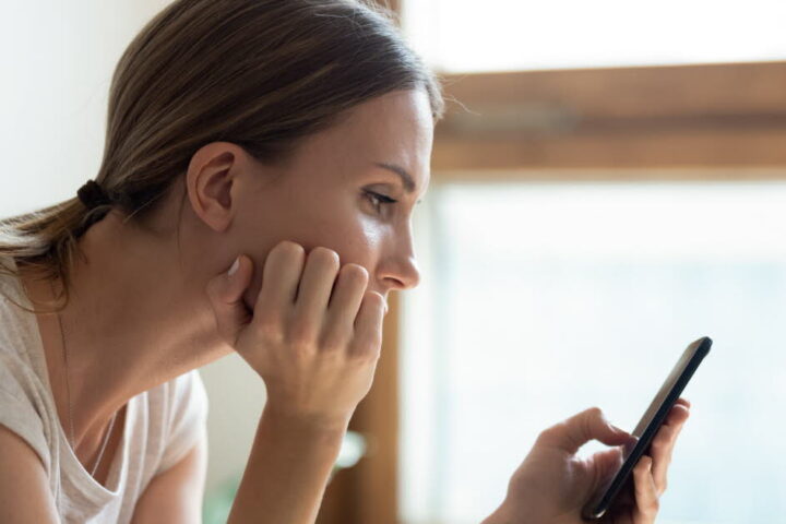 Les parents parfaits sur Instagram : la pression des réseaux sociaux face à une parentalité irréelle