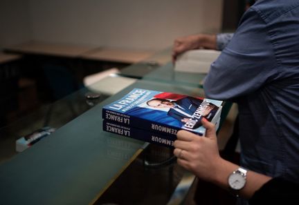 Les politiques français qui se démarquent par leurs ventes de livres : Bardella, Zemmour, Hidalgo, Sarkozy