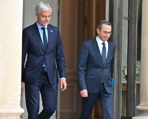 Les Républicains en conflit sur l'exclusion de six ministres du gouvernement Lecornu II avant une décision clé