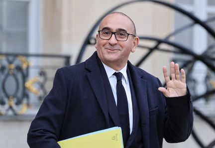 L'estimation de 700 000 étrangers en situation irrégulière par Laurent Nuñez suscite des interrogations