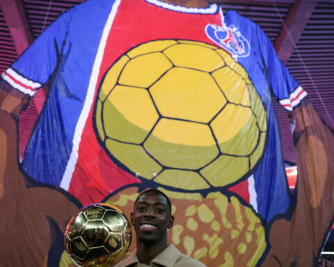 L'instant + : Évreux rend hommage à Ousmane Dembélé, enfant prodigue et lauréat du Ballon d'Or, alors que la billetterie de la CAN 2025 s'ouvre : informations pratiques.