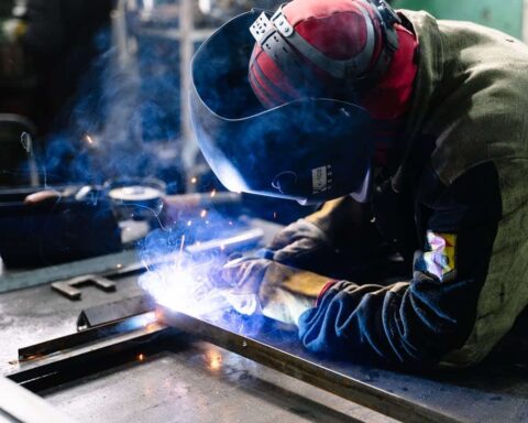 Liquidation judiciaire des Aciéries de Bonpertuis : un symbole de la perte d'un savoir-faire industriel.