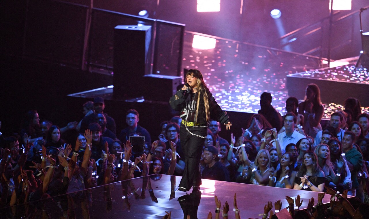 Lola Young, chanteuse britannique, annonce une pause pour raisons de santé mentale après un incident sur scène