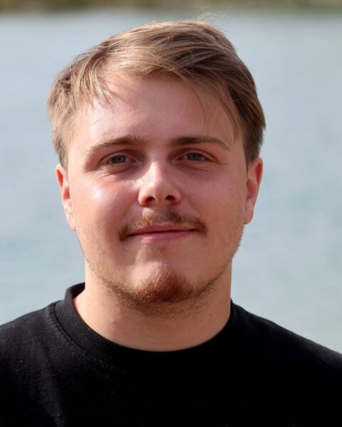 Louis Boyard accusé de désinformation pour avoir retiré sa montre avant une interview sur BFMTV