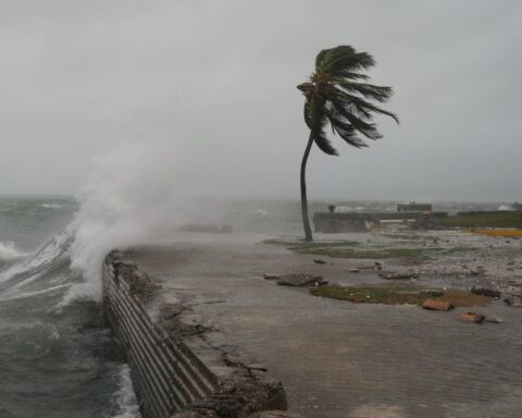 L’ouragan Melissa, le plus puissant de l’histoire, frappe la Jamaïque avec des vents de près de 300 km/h