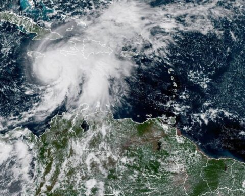 L'ouragan Melissa menace la Jamaïque avec des conditions météorologiques catastrophiques à l'horizon