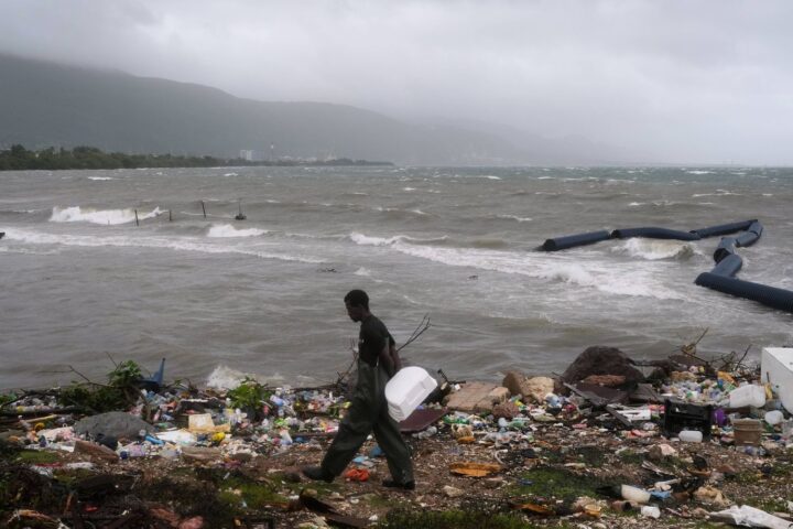 L'ouragan Melissa provoque des destructions majeures en Jamaïque avec des vents atteignant 300 km/h