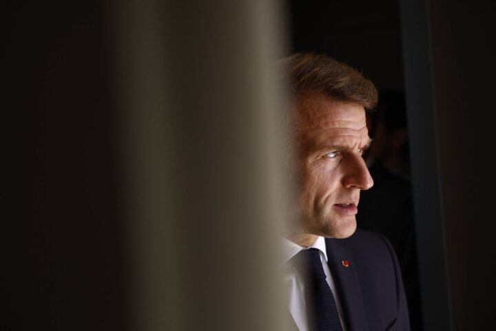 Macron admet un compromis sur les retraites pour assurer la stabilité à l'Assemblée
