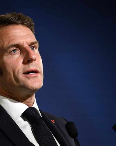 Macron appelle à résister aux menaces des réseaux sociaux sur la démocratie