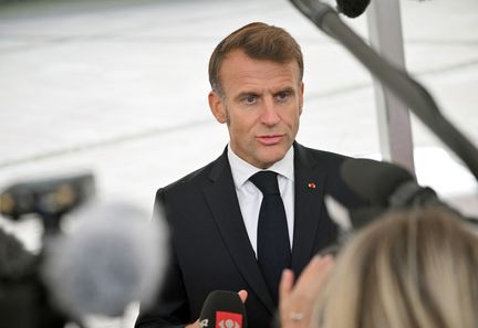 Macron : les drones menaçants l'espace aérien européen peuvent être détruits