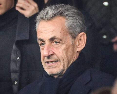 Nicolas Sarkozy déclare « je ne me laisserai pas faire » après sa condamnation à cinq ans de prison