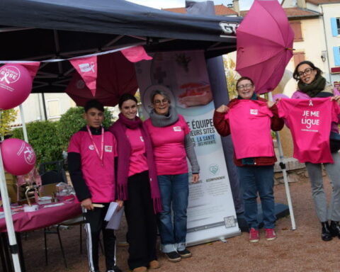 Octobre rose à Neulise : action de prévention sur le marché du mardi